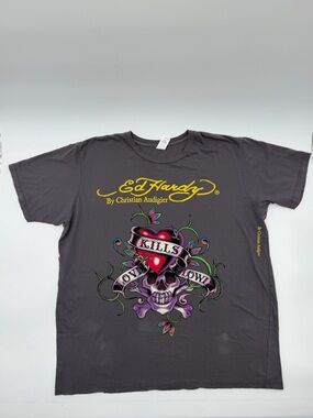 Vintage Men's Ed Hardy by Christian Audigier
"Love Kills Slowly" t-shirt sz 2XL